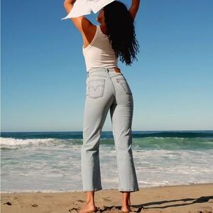 LEVI’S rib cage straight size 28 ankle